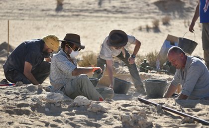 Excavating at Al Wusta. Photo by Klint Janulis